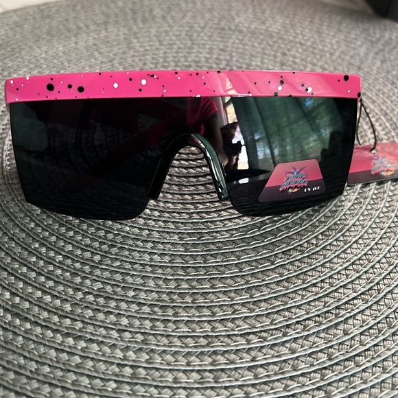 😎 KS Retro Sunglasses - Picture 2 of 4